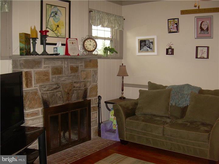 171 Lower Valley Road Atglen, PA 19310 - Photo 6 of 24 Living Room