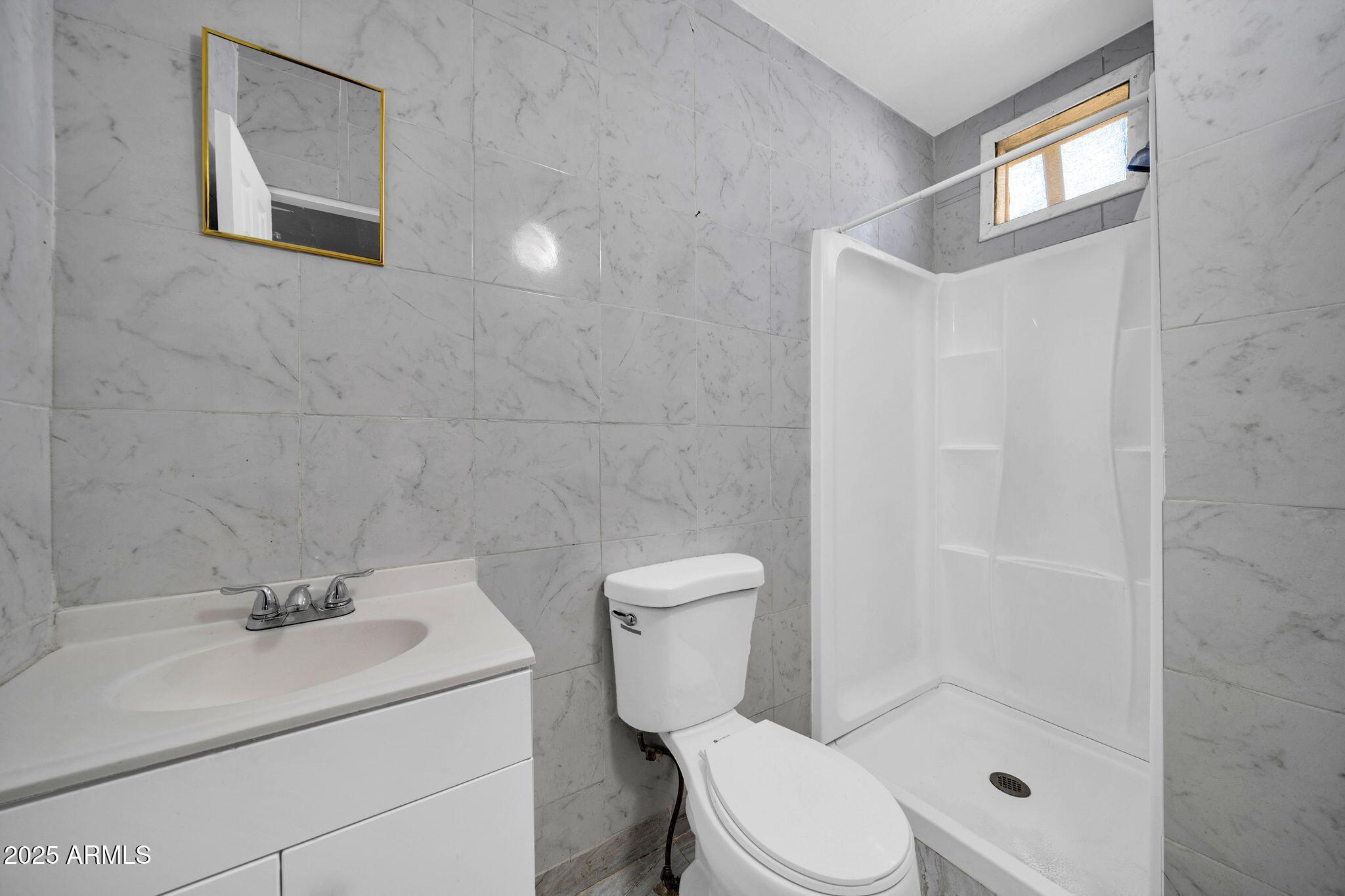 7629 West Osborn Road Phoenix, AZ 85033 - Photo 28 of 43 Office/flex bathroom