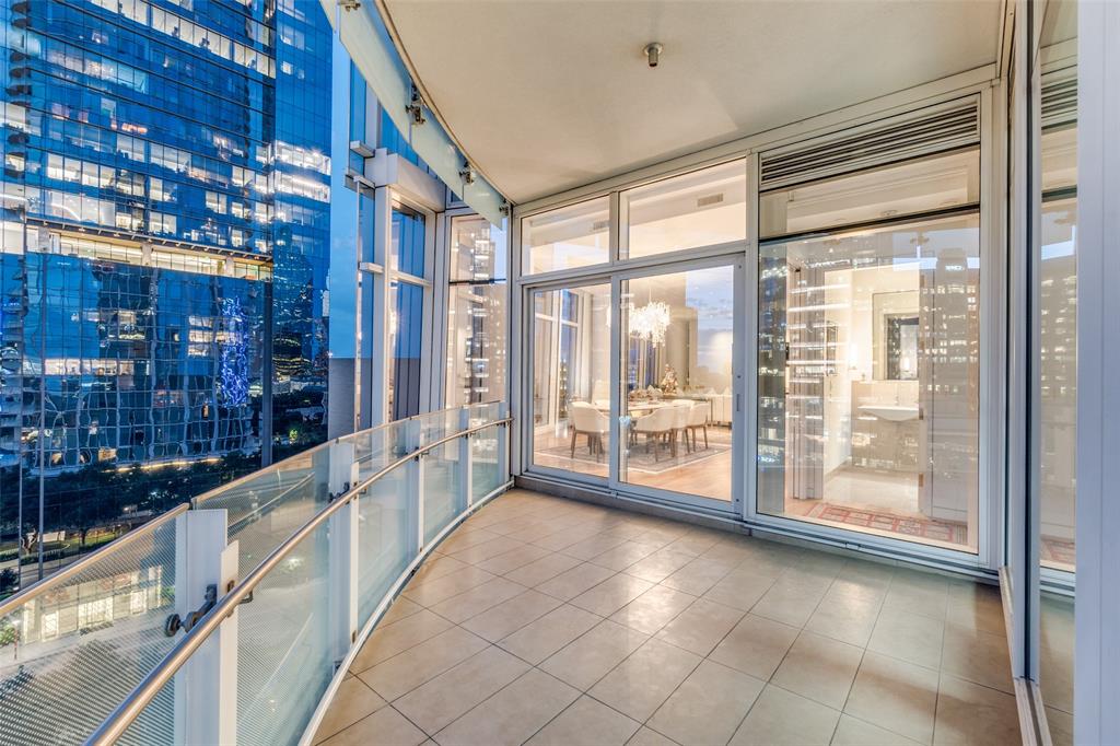 1918 Olive Street, Unit 701 Dallas, TX 75201 - Photo 24 of 40 a view of an entryway with a balcony