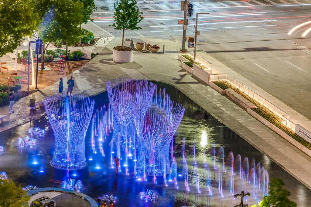 1918 Olive Street, Unit 701 Dallas, TX 75201 - Photo 29 of 40 a backyard of a house with table and chairs