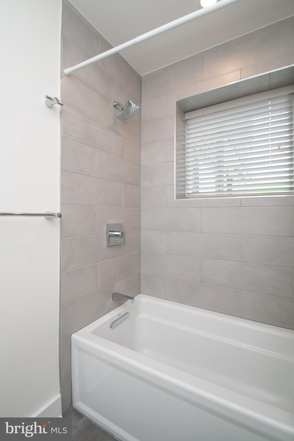 1022-24 South 2nd Street, Unit 4 Philadelphia, PA 19147 - Photo 21 of 50 a bathroom with a bathtub