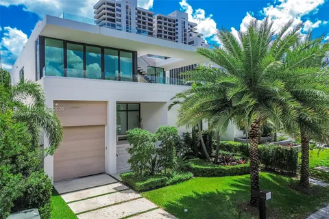 $6,575,000 | 1092 North Venetian Drive, Miami, FL 33139