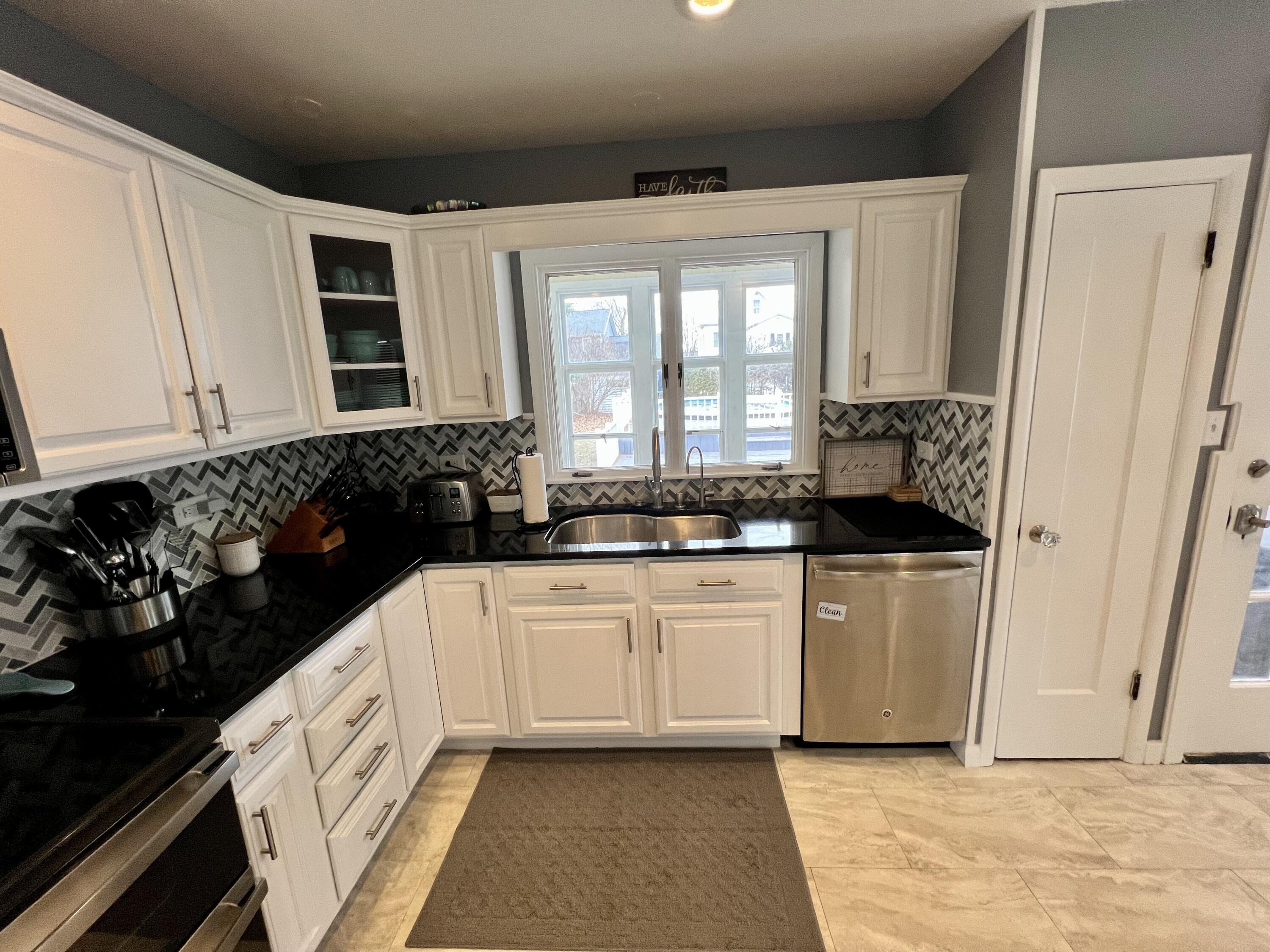 20 Pearl Street Rouses Point, NY 12979 - Photo 4 of 40
