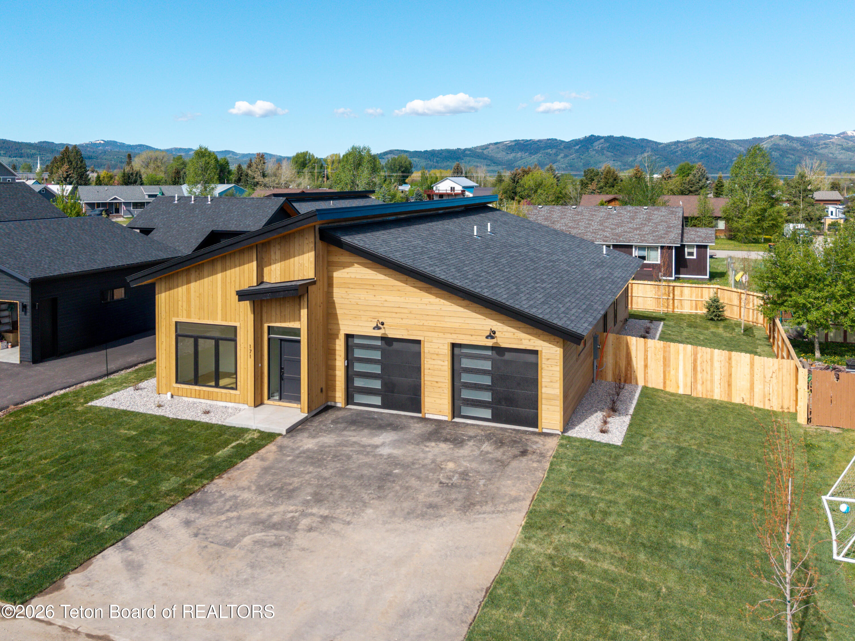 171 Alpine Trail Victor, ID 83455 - Photo 25 of 31 Front of home
