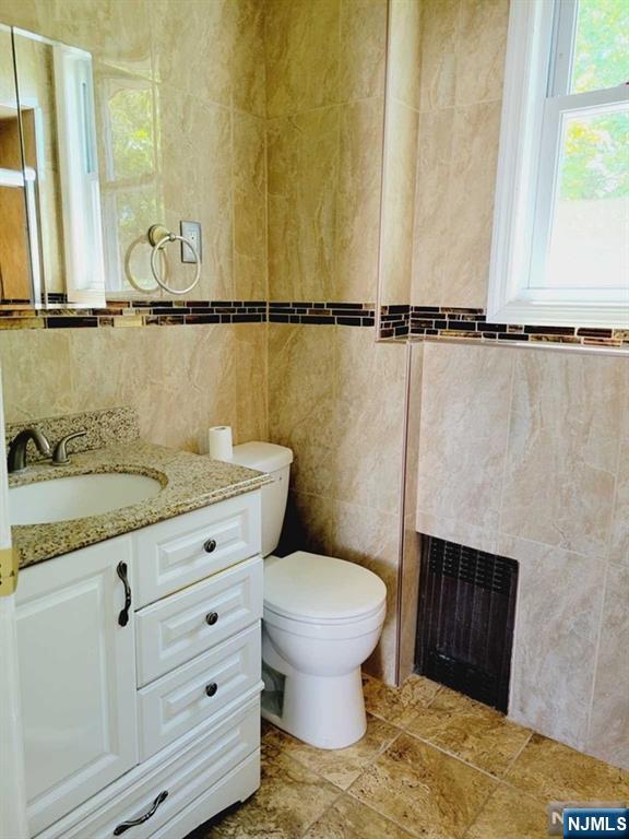 746 Kingsland Avenue, Unit 2 Ridgefield, NJ 07657 - Photo 4 of 9 Gallery Image 4