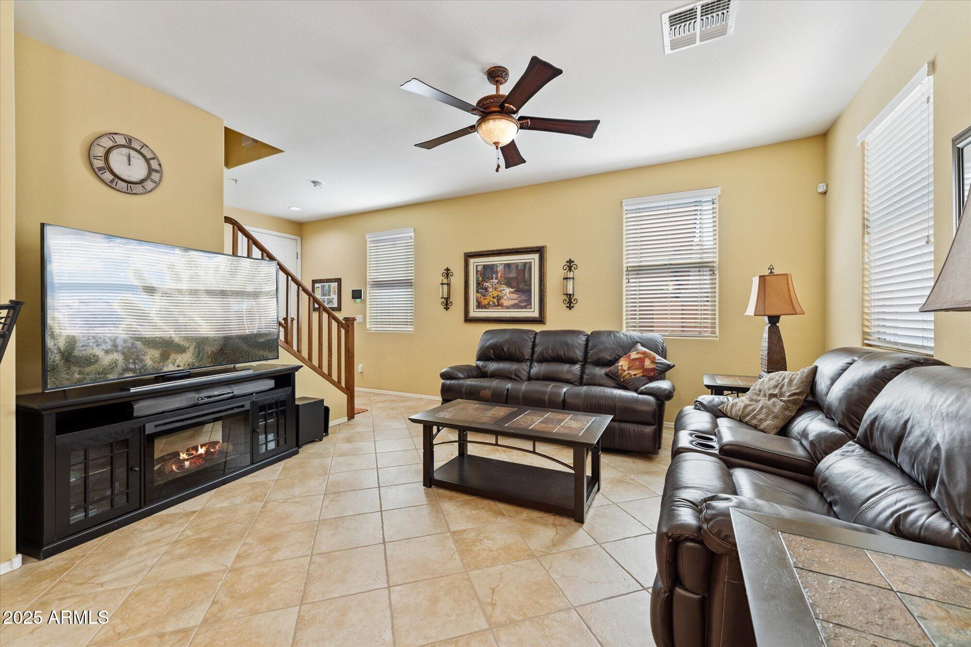 1458 North 80th Lane Phoenix, AZ 85043 - Photo 7 of 36 Family room