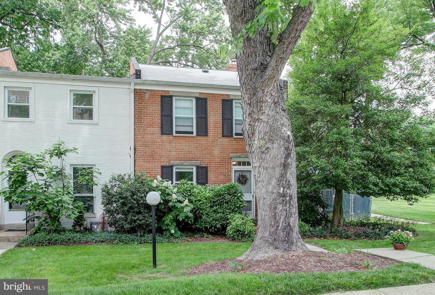 1901 Lyttonsville Road Silver Spring, MD 20910 - Photo 29 of 30 Exterior (Front)