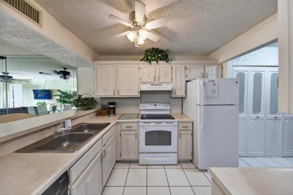 $165,000 | 5611 Coral Lake Drive, Unit 111, Pompano Beach, FL 33063