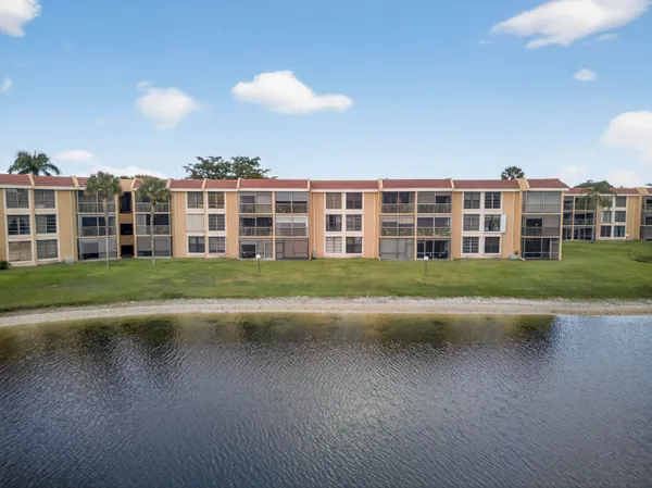$165,000 | 5611 Coral Lake Drive, Unit 111, Pompano Beach, FL 33063