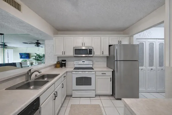 $165,000 | 5611 Coral Lake Drive, Unit 111, Pompano Beach, FL 33063