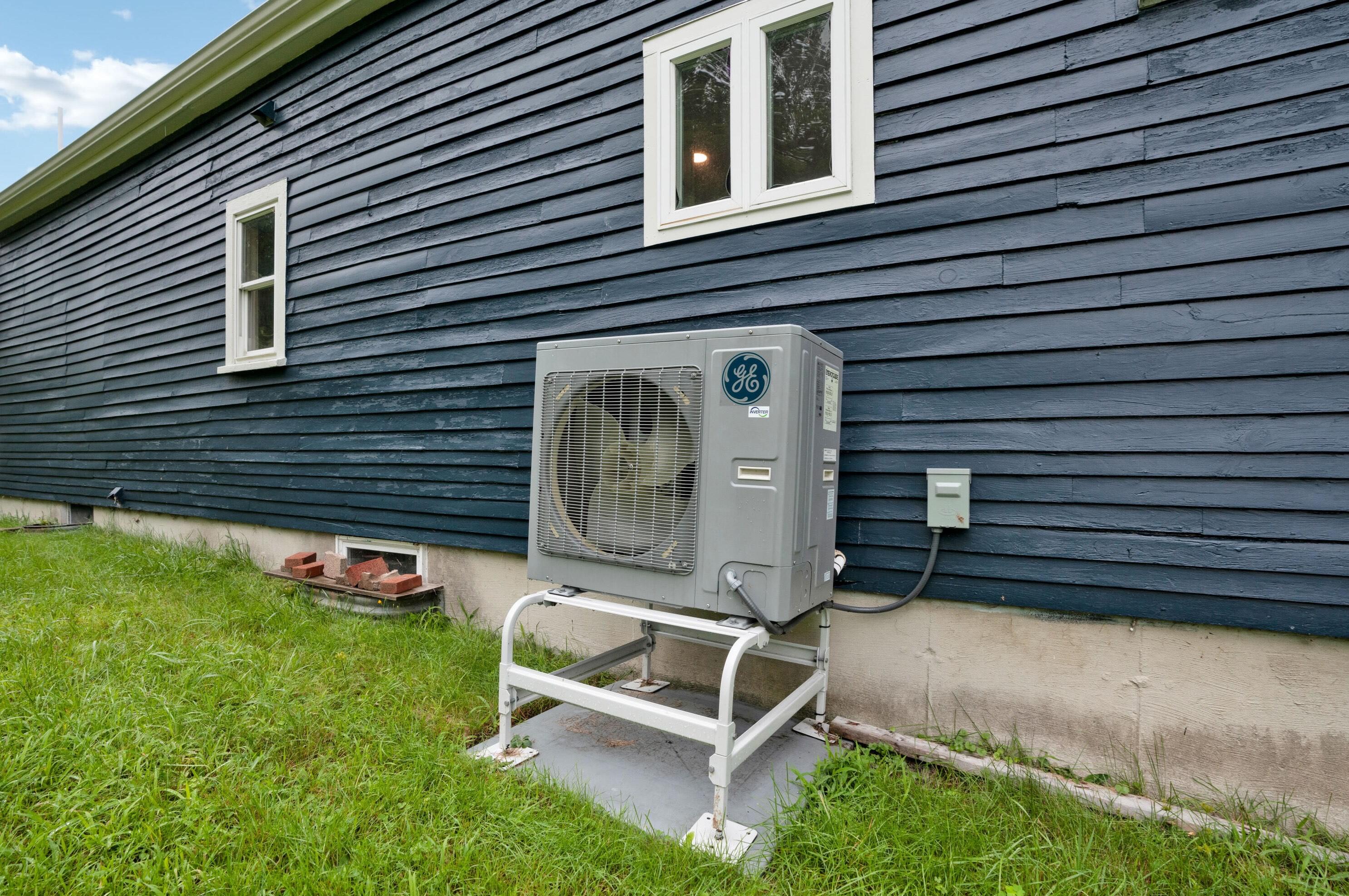 82 Portland Road Kennebunk, ME 04043 - Photo 28 of 29 Side AC