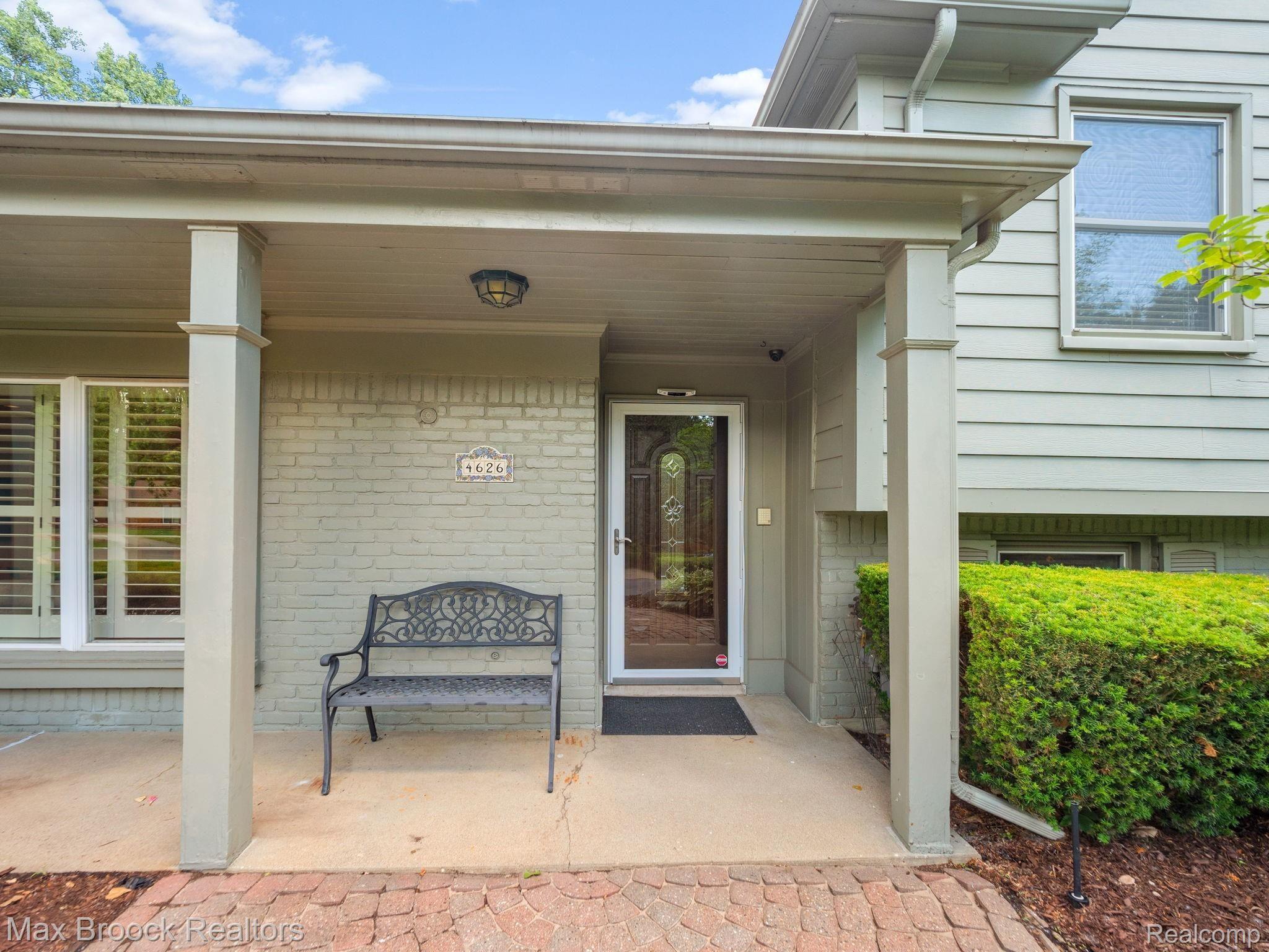 4626 Patrick Road West Bloomfield, MI 48322 - Photo 10 of 60 P3122438.jpg