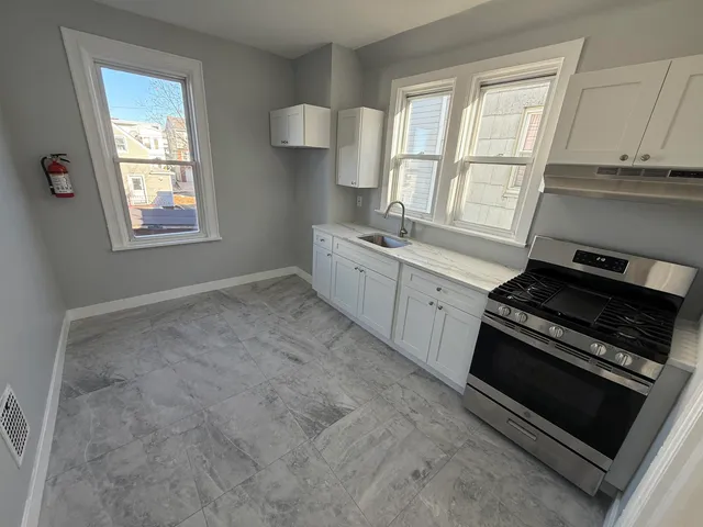 $2,100 | 308 Pearsall Avenue, Unit 2, Jersey City, NJ 07305