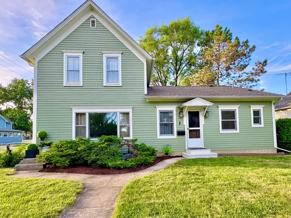 $350,000 | 1 Adams Street, East Dundee, IL 60118