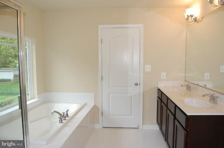 9389 North Laurel Road Laurel, MD 20723 - Photo 4 of 9 Bath (Master)