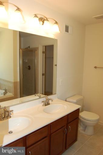 9389 North Laurel Road Laurel, MD 20723 - Photo 5 of 9 Bath (Master)