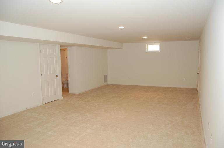 9389 North Laurel Road Laurel, MD 20723 - Photo 6 of 9 Interior (General)
