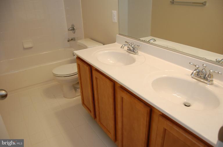 9389 North Laurel Road Laurel, MD 20723 - Photo 8 of 9 Bath