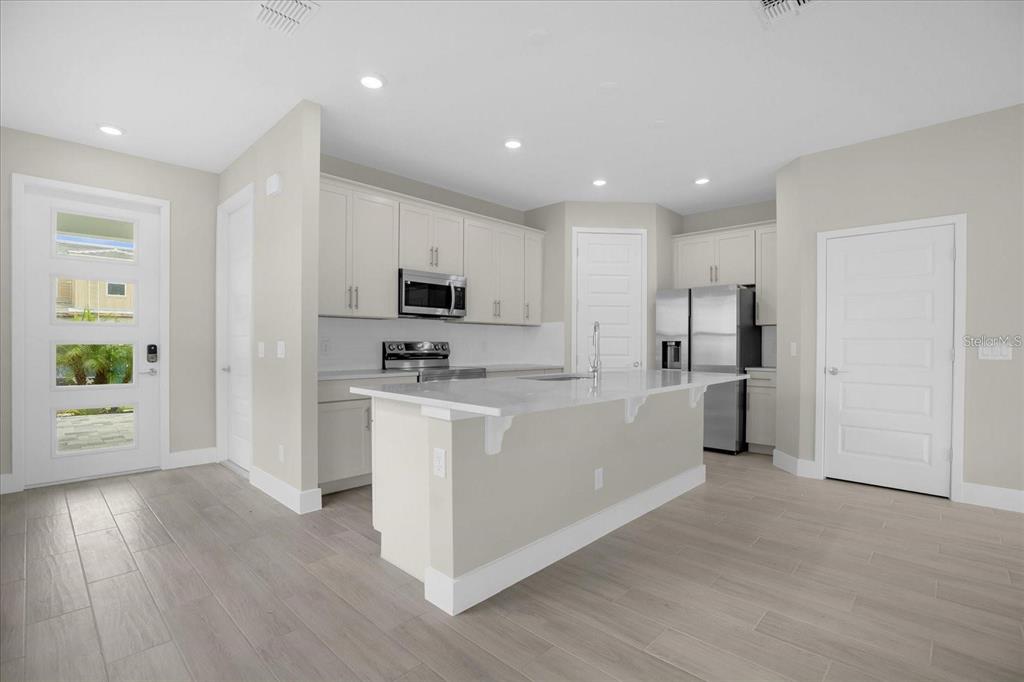 7818 Spectrum Drive Kissimmee, FL 34747 - Photo 5 of 25