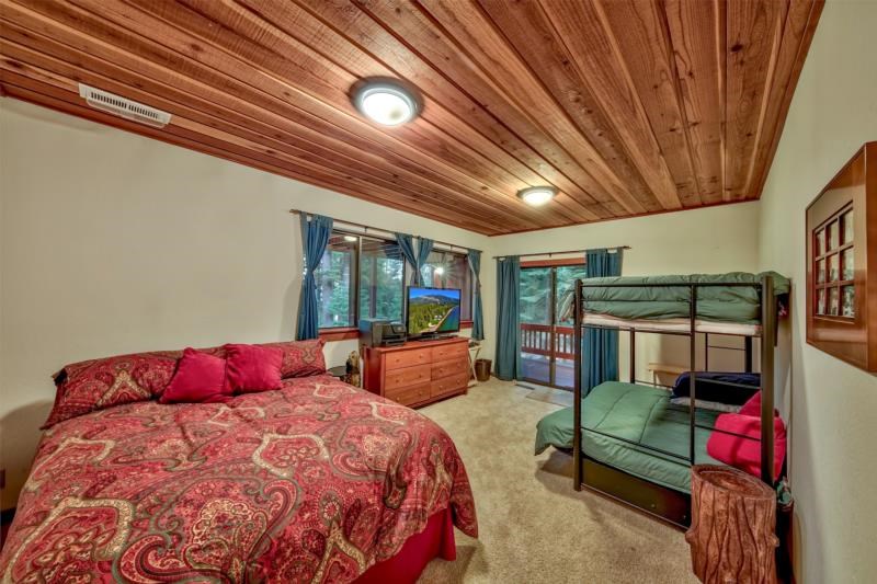 11811 Chamonix Road Truckee, CA 96161 - Photo 17 of 21 Gallery Image 17