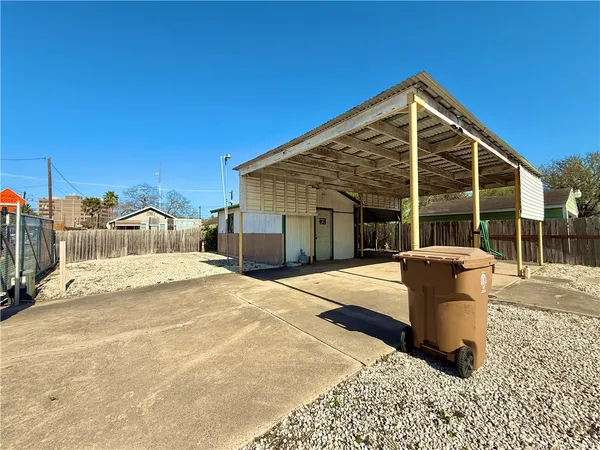 $1,350 | 1602 14th Street, Corpus Christi, TX 78404