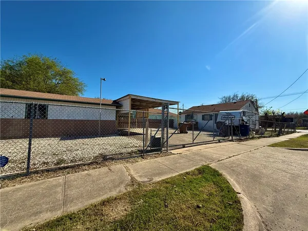 $1,350 | 1602 14th Street, Corpus Christi, TX 78404
