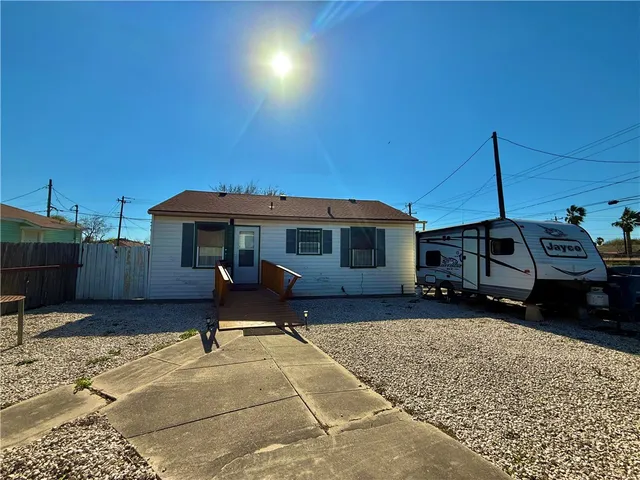 $1,350 | 1602 14th Street, Corpus Christi, TX 78404