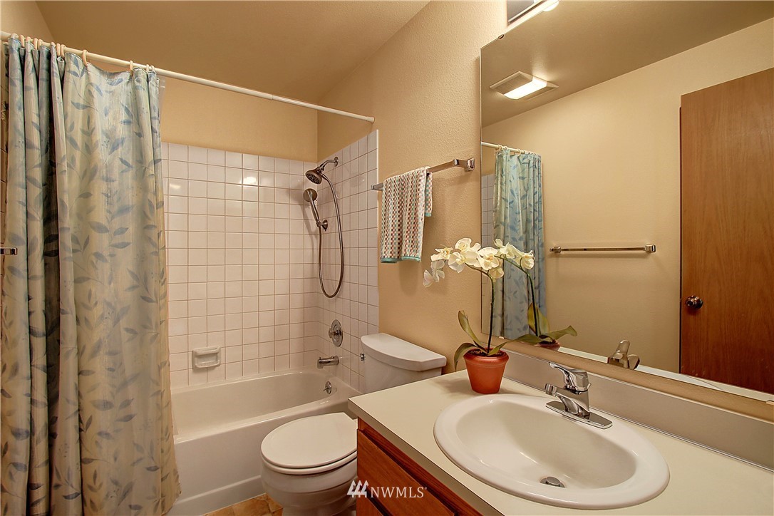 4106 Northeast 1st Place Renton, WA 98059 - Photo 14 of 18 Gallery Image 14