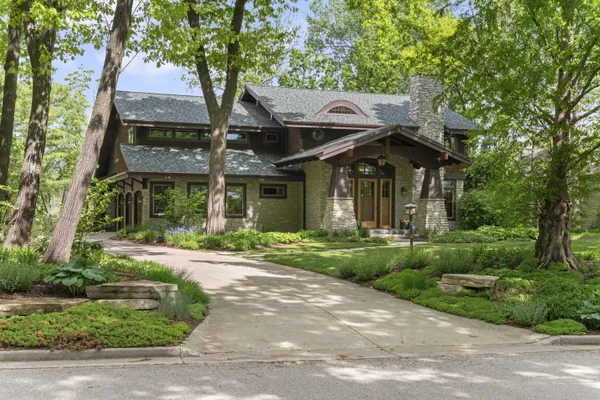 $1,250,000 | 7541 South Cambridge Drive, Franklin, WI 53132