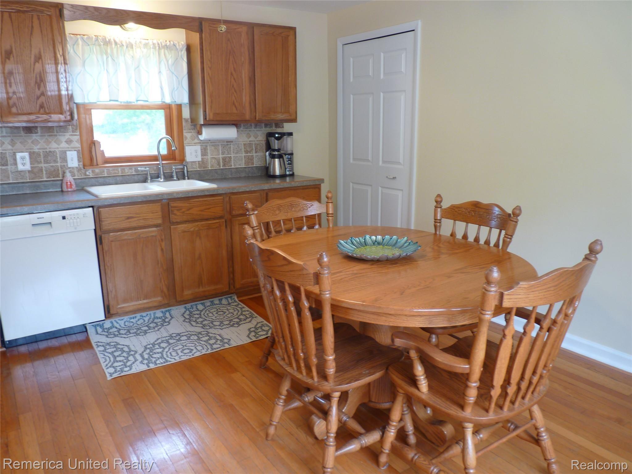 945 Old Plank Road Milford, MI 48381 - Photo 6 of 26 KITCHEN VIEW #3