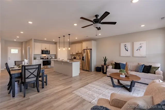 $439,000 | 290 Plaza Bch Drive, Unit 4D, Camdenton, MO 65020