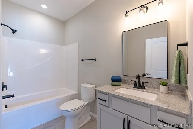 $439,000 | 290 Plaza Bch Drive, Unit 4D, Camdenton, MO 65020