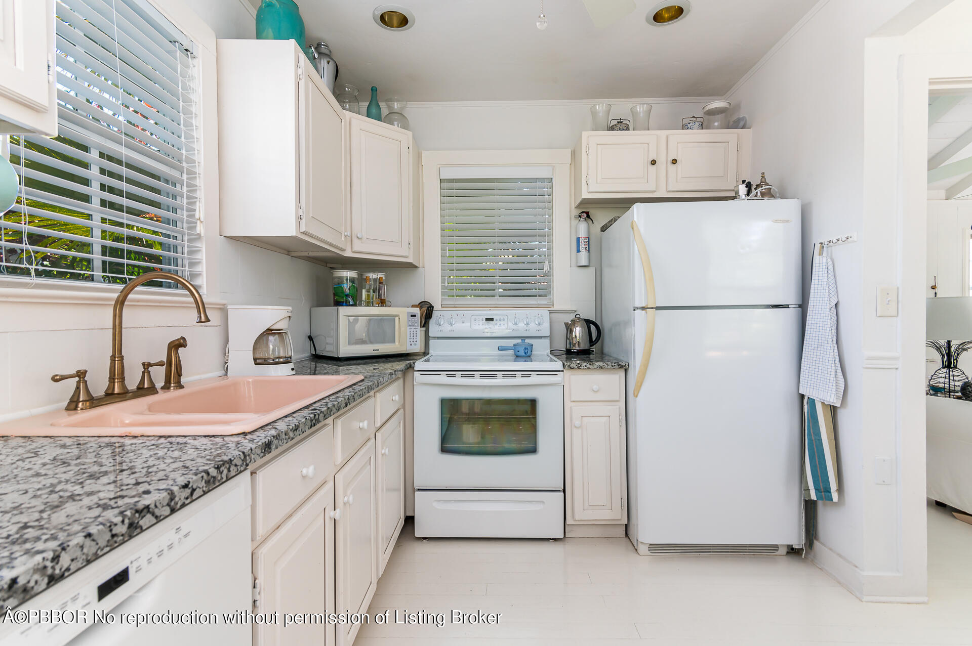 312 Puritan Road West Palm Beach, FL 33405 - Photo 15 of 27 Kitchen