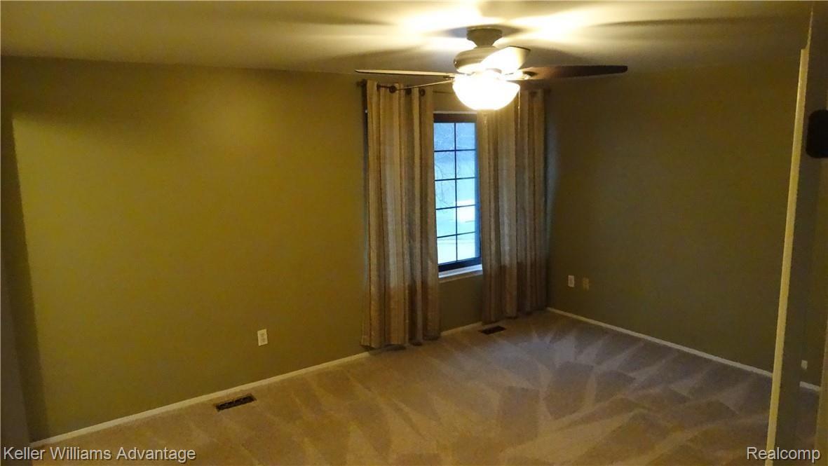 24702 Chalk Farm Road West Warren, MI 48091 - Photo 9 of 17 Master bedroom