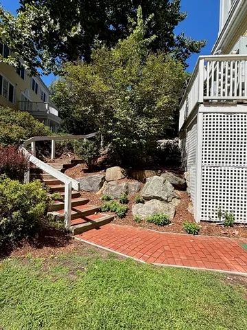 a view of backyard with a garden