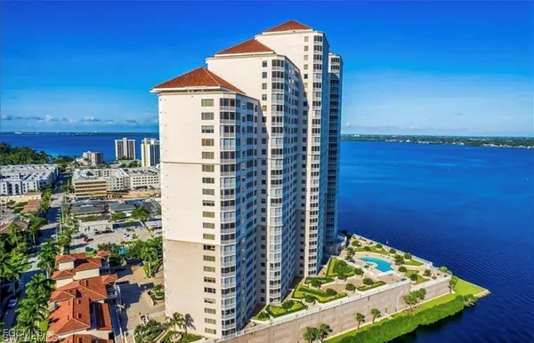 $3,200 | 2104 West First Street, Unit 1004, Fort Myers, FL 33901
