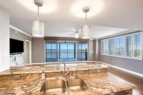 $3,200 | 2104 West First Street, Unit 1004, Fort Myers, FL 33901