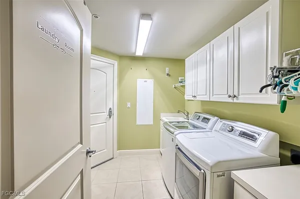 $3,200 | 2104 West First Street, Unit 1004, Fort Myers, FL 33901