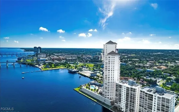 $3,200 | 2104 West First Street, Unit 1004, Fort Myers, FL 33901