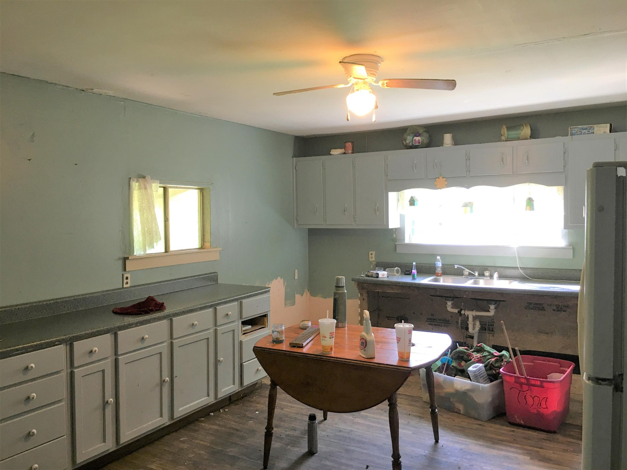 815 Yellow Cliff Road Jamestown, TN 38556 - Photo 8 of 13 a kitchen with a stove and cabinets