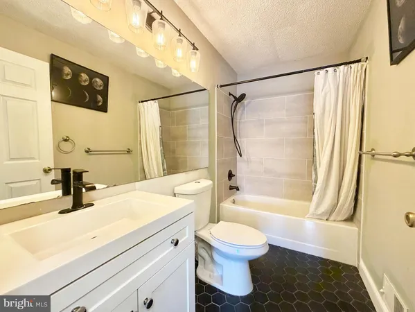 $2,300 | 21 Joyner Court, Lawrenceville, NJ 08648