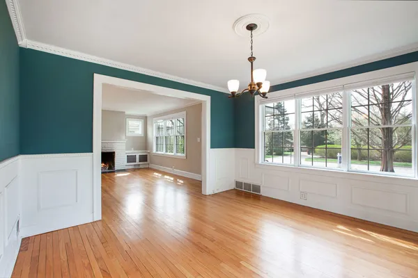$595,000 | 311 Temple Avenue, Highland Park, IL 60035