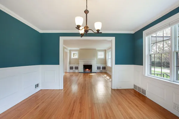 $595,000 | 311 Temple Avenue, Highland Park, IL 60035