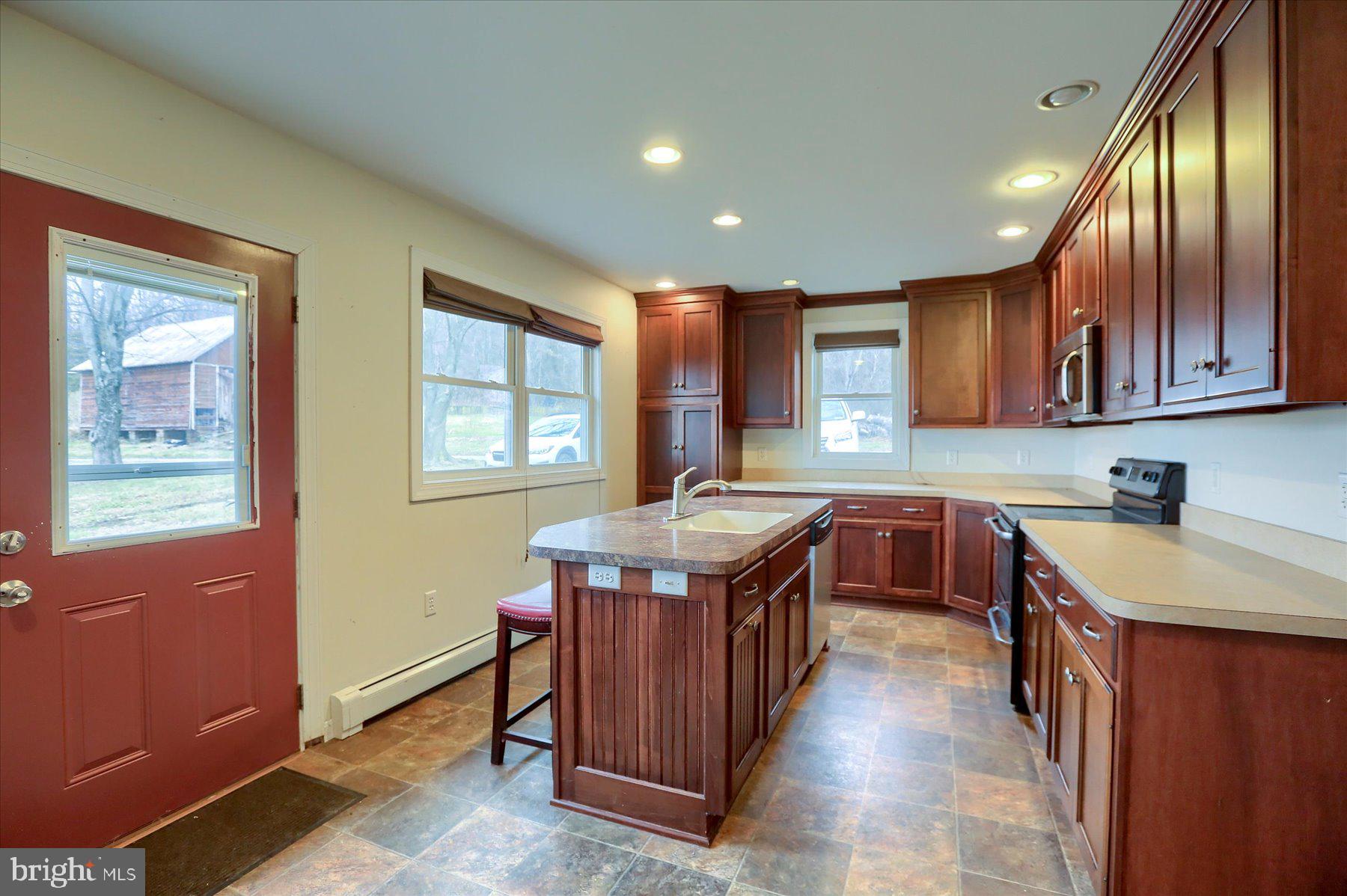 885 Mt Zion Road Dillsburg, PA 17019 - Photo 4 of 36