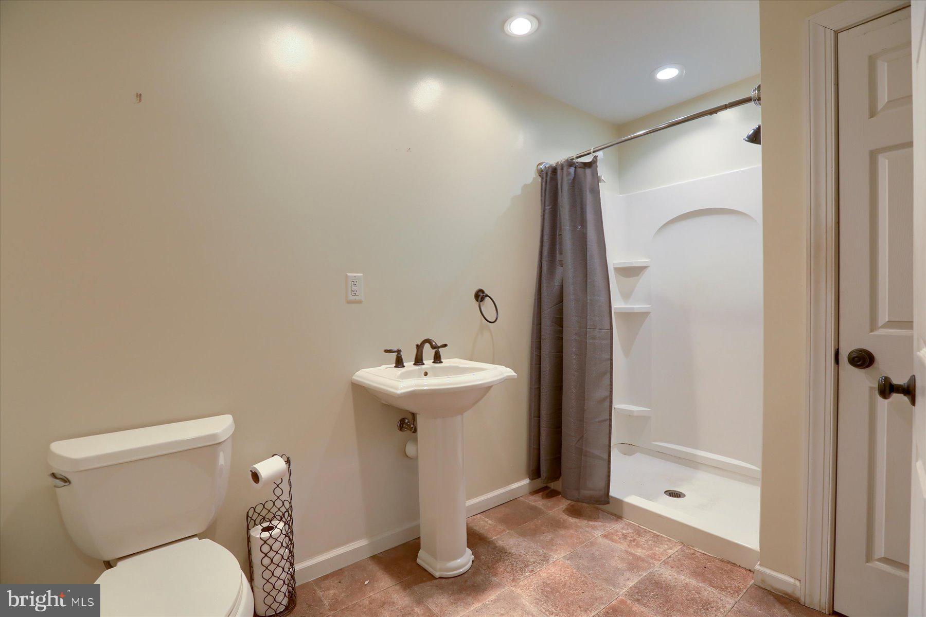 885 Mt Zion Road Dillsburg, PA 17019 - Photo 8 of 36