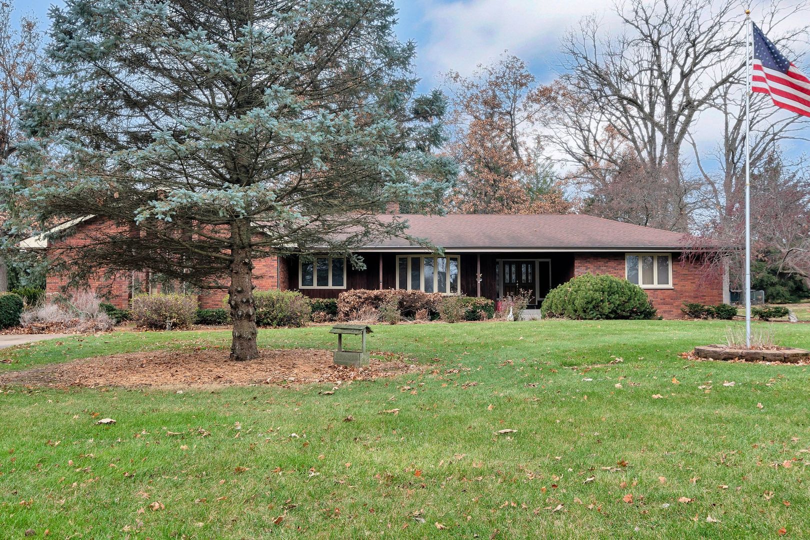 3805 West Sandwich Road Sandwich, IL 60548 - Photo 1 of 28 a front view of a house with a garden