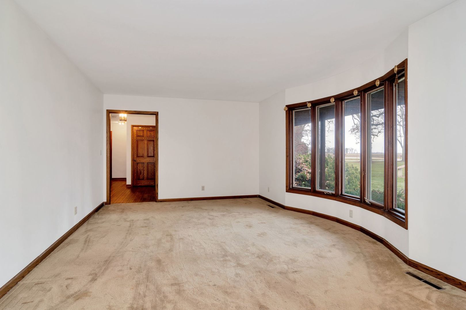 3805 West Sandwich Road Sandwich, IL 60548 - Photo 10 of 28 an empty room with windows
