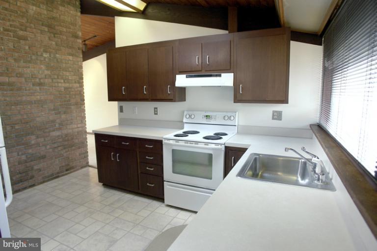 10606 Sweepstakes Road Damascus, MD 20872 - Photo 14 of 30 Kitchen has vaulted ceiling with skylight.