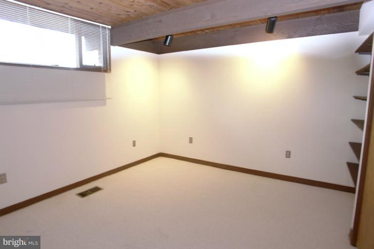 10606 Sweepstakes Road Damascus, MD 20872 - Photo 22 of 30 3rd Bedroom has double closet & track lighting.
