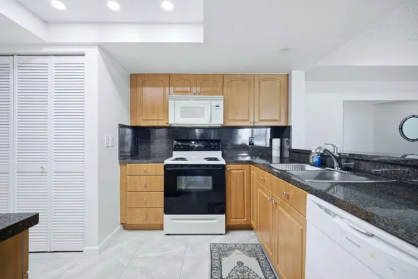 $2,375 | 9244 West Atlantic Boulevard, Unit 1214, Coral Springs, FL 33071